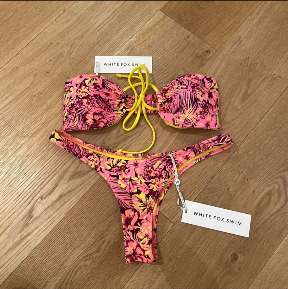 White Fox Boutique Summer Sea Bikini Top & Belmont Bottoms Hawaiian Print size M - Picture 2 of 8